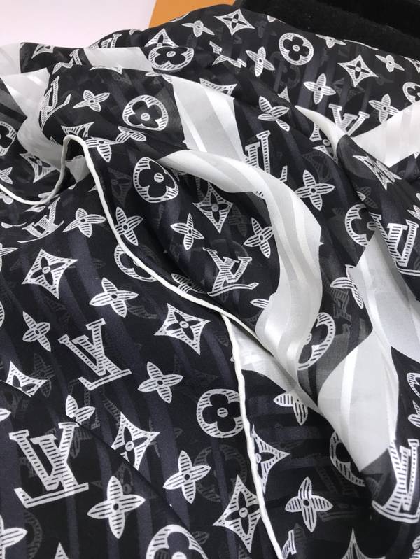 Louis Vuitton Scarf LVC00594